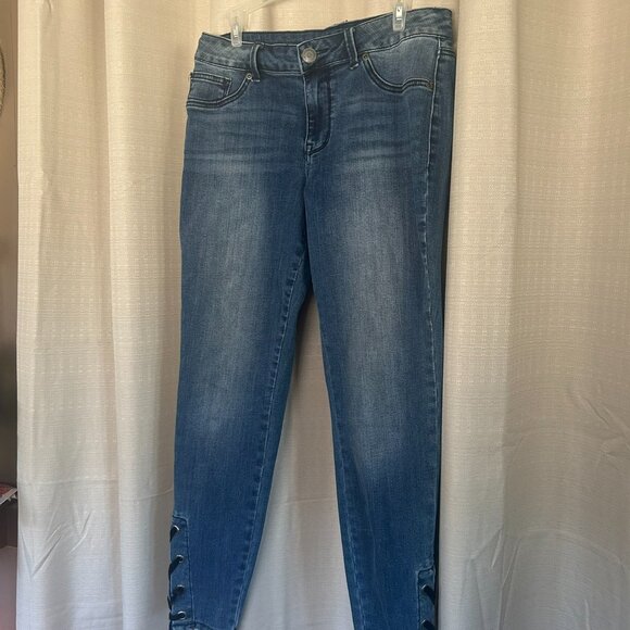 Maurices Sixe Medium Lace leg jeans VERY CUTE! - Picture 5 of 10